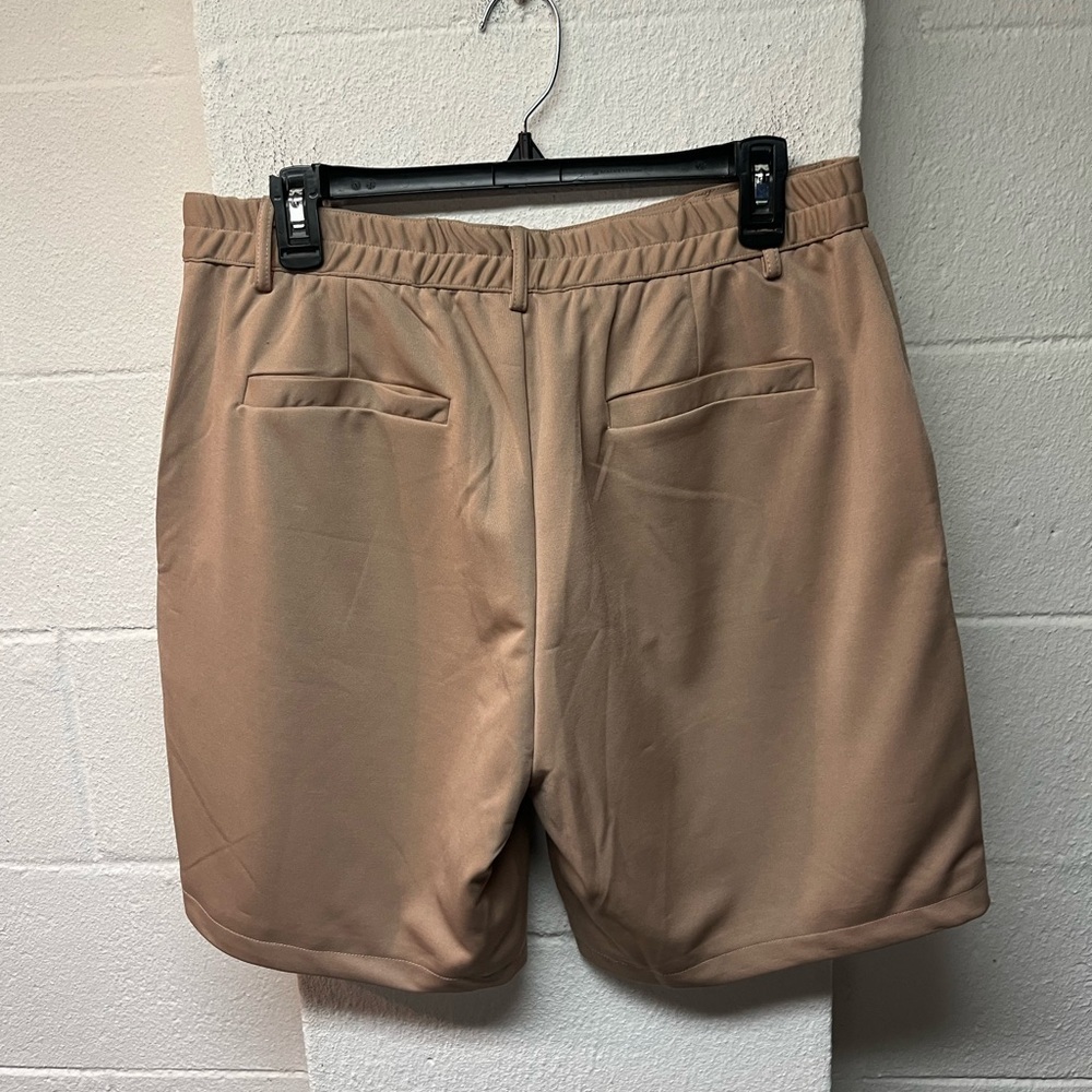 Classic Tan Flat Front Men's Shorts. Large - Picture 3 of 6